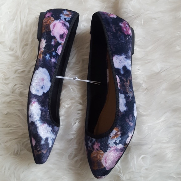 Report floral flats velvet faux size 7.5 - Picture 2 of 4
